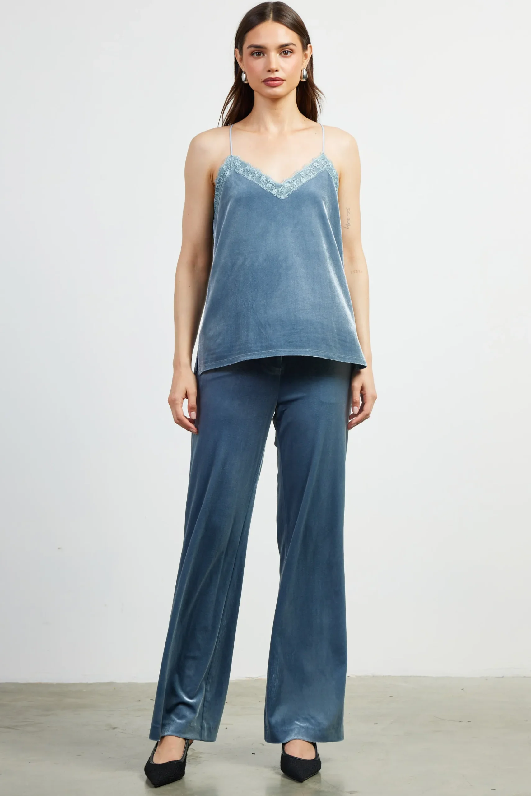 SKIES ARE BLUE Velvet Lace Detail Cami* Sleeveless Tops